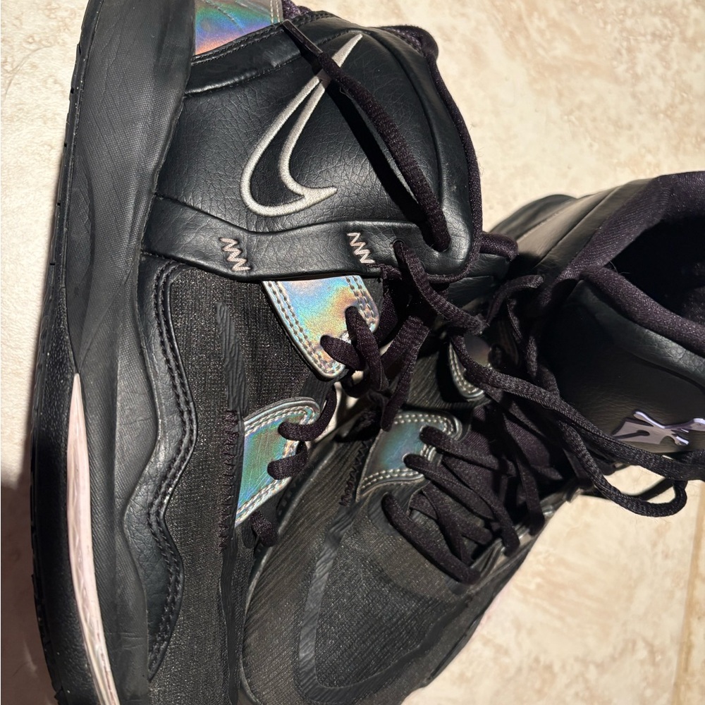 Nike Kyrie Irving Youth Sneakers Size 7 - Picture 6 of 7